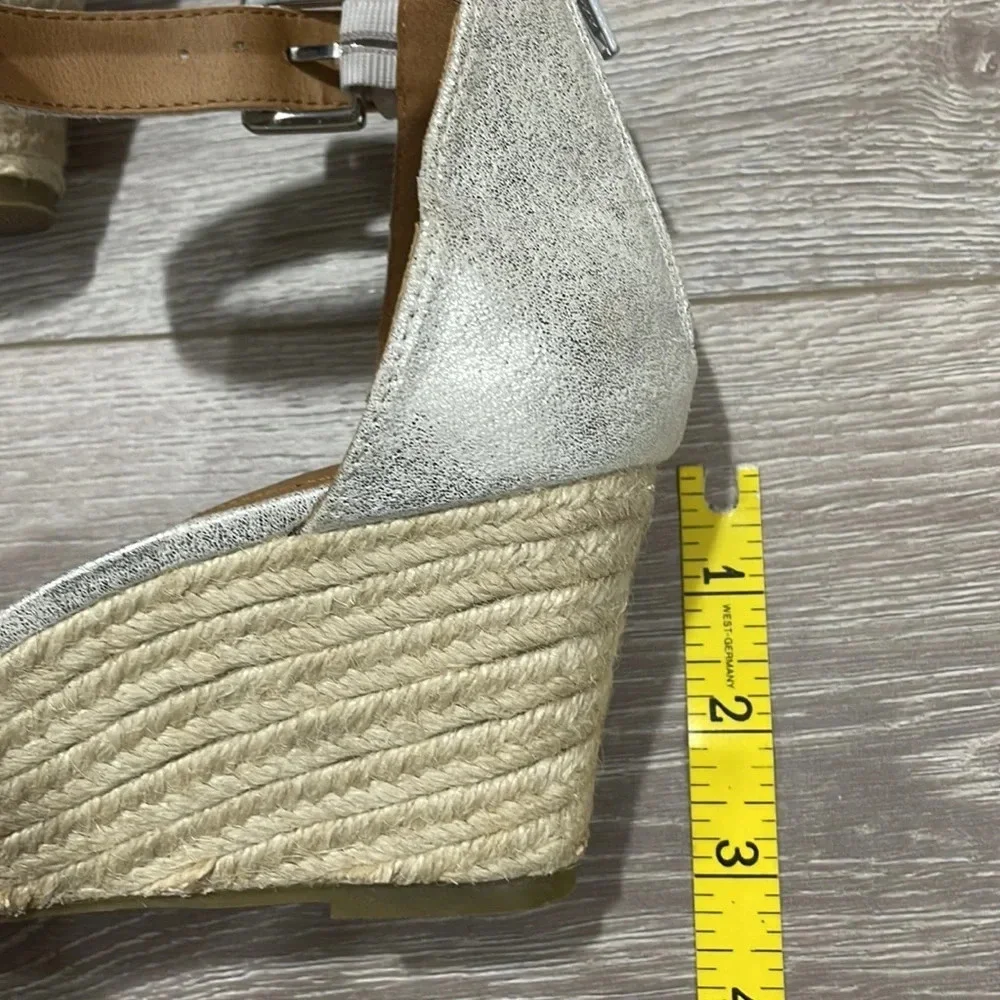 NEW Comfortview Silver Ruffle Wide London Wedge Espadrille Ankle Strap 8WW